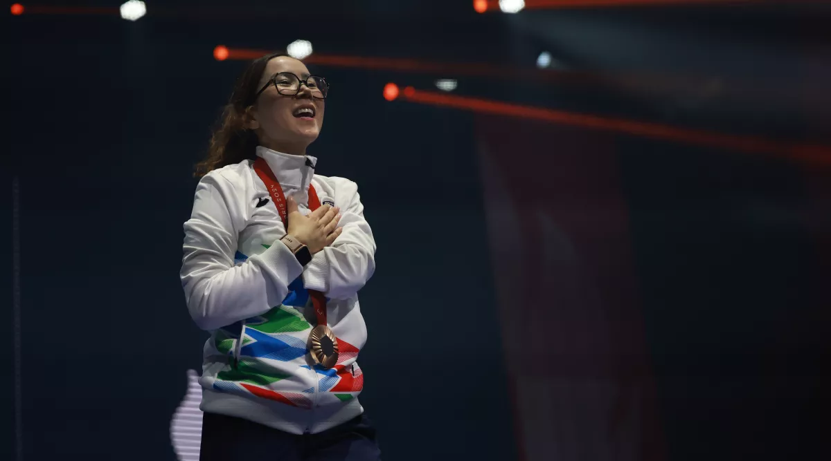 Zakia Khudadadi ovationnée au Club France