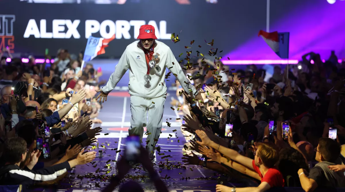 Alex Portal célébré en champion par le Club France