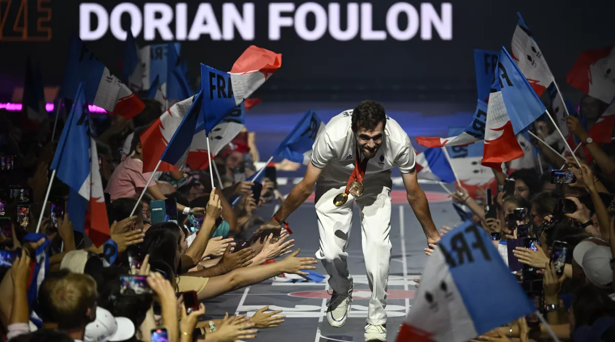 Dorian Foulon célèbre ses deux médailles au Club France !