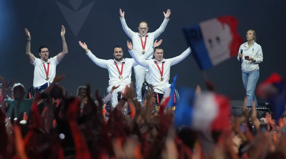 Clapping géant pour le fleuret par équipe