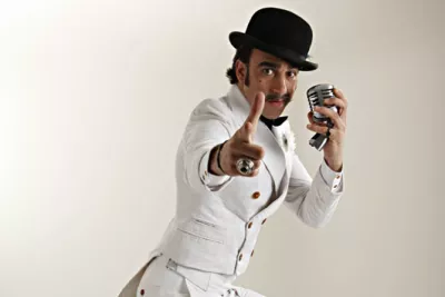 Nicolas Ullman en photo officielle